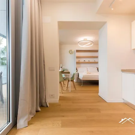 Waterfront Lux| Studio|a/c|parking|gym|wifi By Tilo Cenova